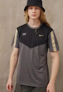 Nike Sportswear REPEAT TEE - T-Shirt Print - Iron Grey/black/sesame -Herrenbekleidung 0002DL1WC7B image
