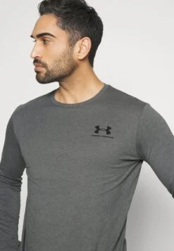 Under Armour SPORTSTYLE LEFT CHEST - Sport T-shirt - Pitch Gray Medium Heather/black -Herrenbekleidung 0950600575c940508a81fd660005e166