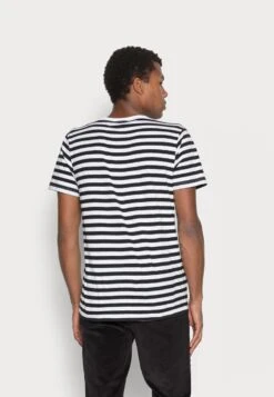 Makia VERKSTAD - T-Shirt Print - Black White 10 Makia VERKSTAD - T-Shirt Print - Black White -Herrenbekleidung 15fe83f179d44851a348e68890fa8978