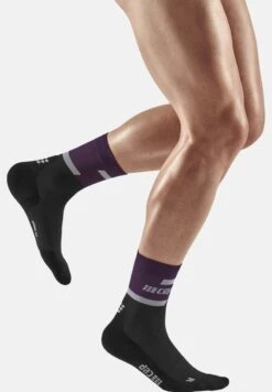 CEP COMPRESSION MID CUT THE RUN - Sportsocken - Violet/black
