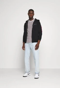 Herrenbekleidung -Herrenbekleidung 39691f9525f44a169a9bd5da9f94e889