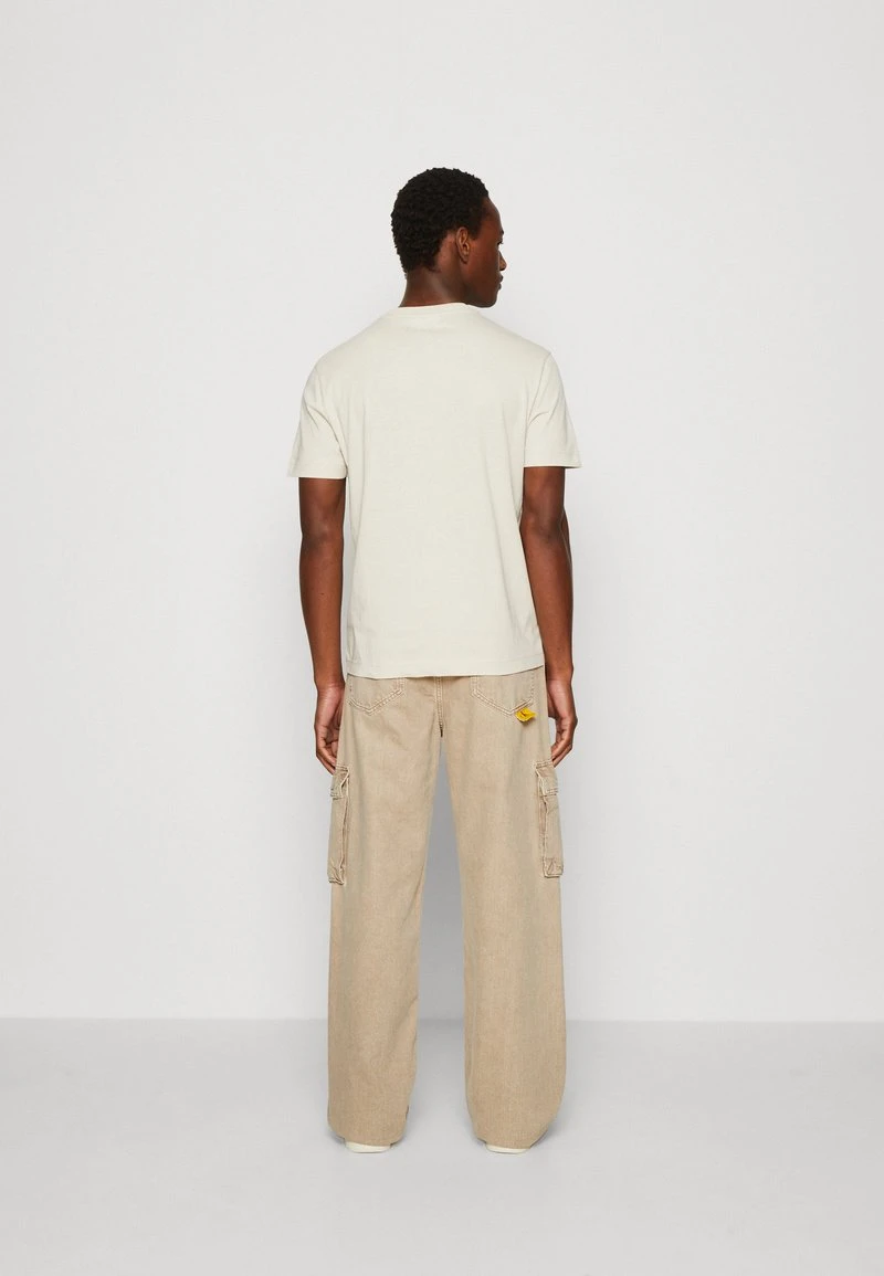 Calvin Klein MATTE FRONT LOGO - T-Shirt Print - Stony Beige 5 Calvin Klein MATTE FRONT LOGO - T-Shirt Print - Stony Beige – Bild 3