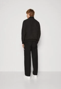 Antony Morato REGULAR FIT IN TECHNO FABRIC TOUCH WITH TRANSFER RUBB - Leichte Jacke - Black -Herrenbekleidung 3b56601f14b64a269ae3f9f341ac4c19