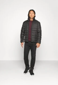 Lyle & Scott CREW NECK JUMPER - Strickpullover - Burgundy -Herrenbekleidung 5bba09eb8cd642f79dbdc02208696a78