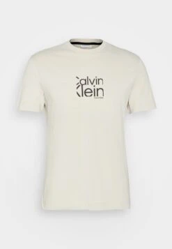 Calvin Klein MATTE FRONT LOGO - T-Shirt Print - Stony Beige 12 Calvin Klein MATTE FRONT LOGO - T-Shirt Print - Stony Beige -Herrenbekleidung 689eb5ec6e8940e1a8be2a0b001512ea