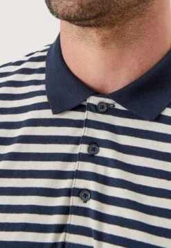 S.Oliver Poloshirt - Navy Stripes 10 S.Oliver Poloshirt - Navy Stripes -Herrenbekleidung 7265e5c7e8c64d8398993f1bb569fe54