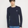 Guess CORE - Langarmshirt - Blue Navy -Herrenbekleidung 77ef45f3ed3f4d8d8c4f5a147db4084b