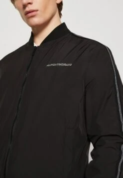 Antony Morato REGULAR FIT IN TECHNO FABRIC TOUCH WITH TRANSFER RUBB - Leichte Jacke - Black -Herrenbekleidung 8367afc7ad4a4a06b642874c264d1cf2