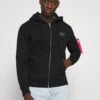 Alpha Industries BACK PRINT ZIP HOODY - Sweatjacke - Black -Herrenbekleidung 8c8f6b54fb9748d2b1df8dbb87e0bf1e