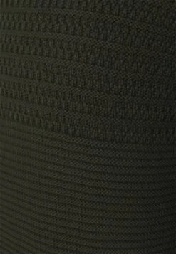 Selected Homme SLHCONRAD CREW NECK - Strickpullover - Forest Night -Herrenbekleidung 954dd6a720824dfdaaa753c4328ba27f