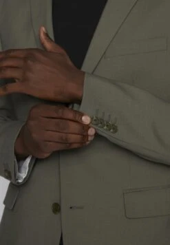 Matinique MAGEORGE F - Kurzmantel - Light Army 11 Matinique MAGEORGE F - Kurzmantel - Light Army -Herrenbekleidung 9bdb92360a574de2907349aa5ea8f808