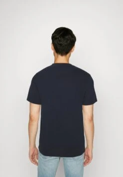 Lyle & Scott GRID POCKET - T-Shirt Print - Dark Navy/jet Black -Herrenbekleidung a87affa2c4b143aaad8805fe4229e4c4