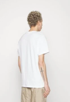Nike Sportswear TEE CLUB - T-Shirt Print - White 10 Nike Sportswear TEE CLUB - T-Shirt Print - White -Herrenbekleidung befd388d925e4de5acf48415225b9cd8