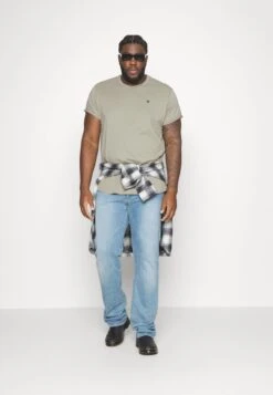 Neu eingetroffen -Herrenbekleidung c6ead0fd0a484b1dad32b42b46acf5ec