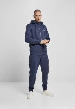 Herrenbekleidung -Herrenbekleidung caa60aa453a14bbc9c6d8c8da1d616d7