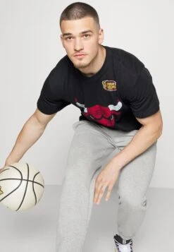 Mitchell & Ness NBA CHICAGO BULLS LEGENDARY SLUB TEE - T-Shirt Print - Black 11 Mitchell & Ness NBA CHICAGO BULLS LEGENDARY SLUB TEE - T-Shirt Print - Black -Herrenbekleidung d0a9acb2e5bf456ea4bbbd0d3a6b3e09