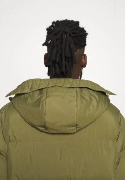 Adidas Originals PUFF LONG - Daunenmantel - Focus Olive -Herrenbekleidung d35dd6abb0c44027a1ed0682571afb00