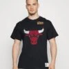 Mitchell & Ness NBA CHICAGO BULLS LEGENDARY SLUB TEE - T-Shirt Print - Black 2 Mitchell & Ness NBA CHICAGO BULLS LEGENDARY SLUB TEE - T-Shirt Print - Black -Herrenbekleidung daf12c3ac5fe472aaabc6890cb2ade26
