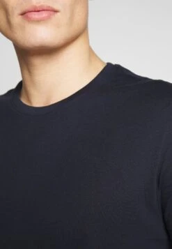 Pier One 2 PACK - T-Shirt Basic - White/dark Blue -Herrenbekleidung de6827f8d2cf4a2c856d09a9d7f8109d